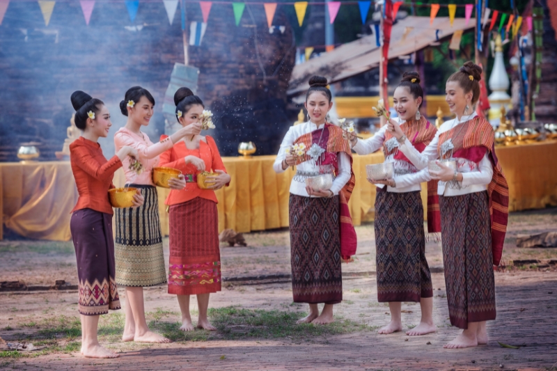 Tips for booking flights to Laos